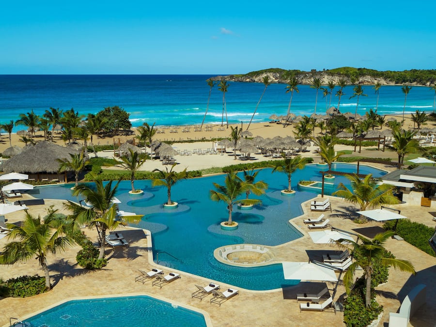 4 outdoor pools, open 7:00 AM to 6:00 PM, sun loungers