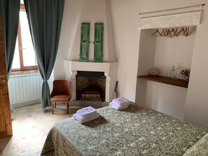 Dihias secara berasingan, dilengkapkan perabot secara berasingan 