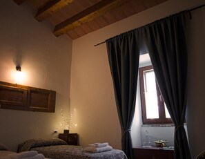 Dihias secara berasingan, dilengkapkan perabot secara berasingan 