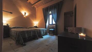 Twin Room | 6 bedrooms, individually decorated, individually furnished, bed sheets