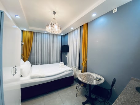 1 habitación, ropa de cama de alta calidad y escritorio