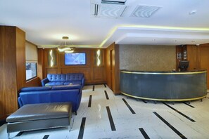 Quầy tiếp tân