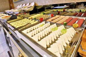 Free daily buffet breakfast - The Tango Hotel Taksim (Istanbul)