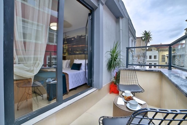 Grand Room | In-room safe, blackout drapes, soundproofing, free WiFi - The Tango Hotel Taksim (Istanbul)