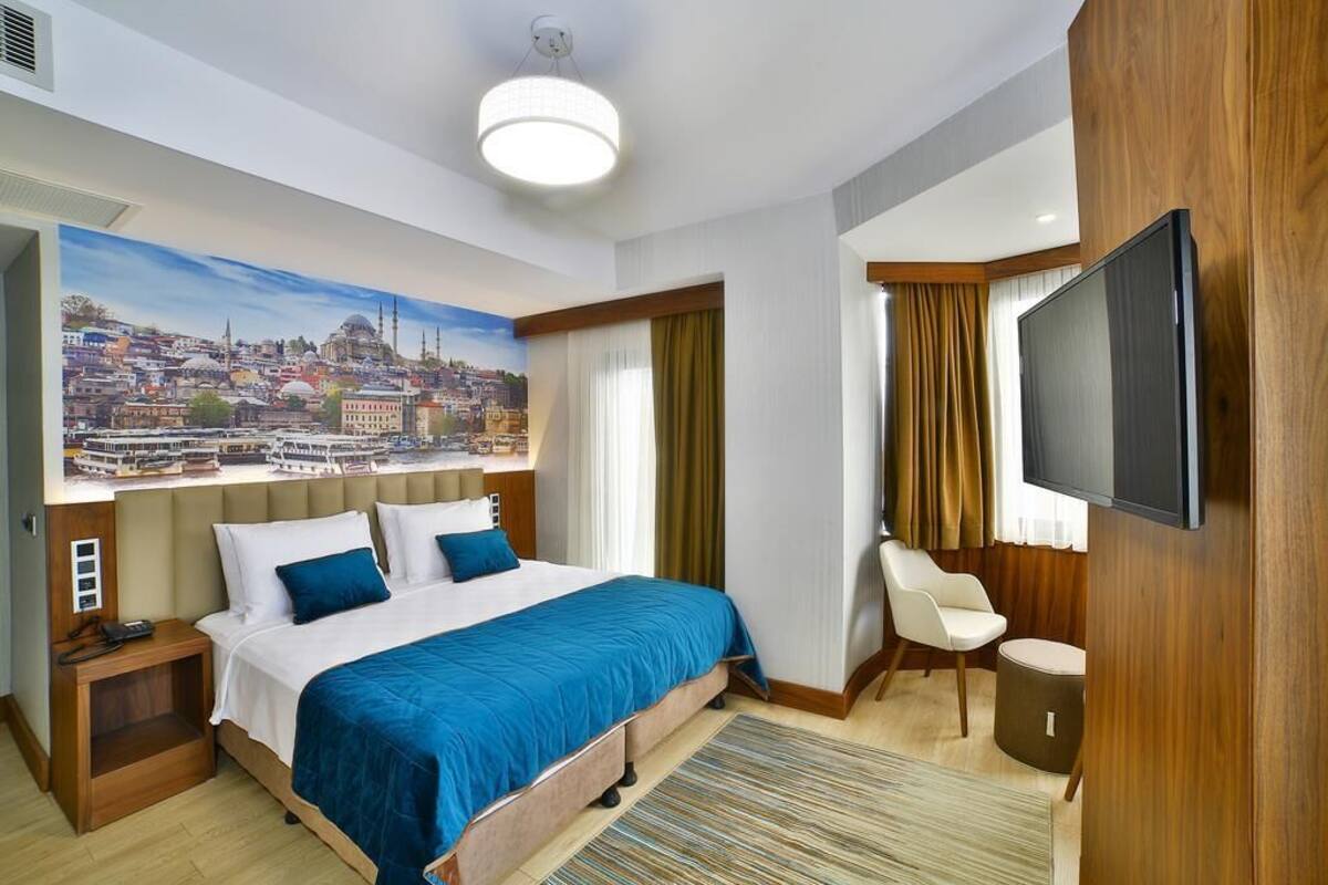 Superior Room | In-room safe, blackout drapes, soundproofing, WiFi (free)