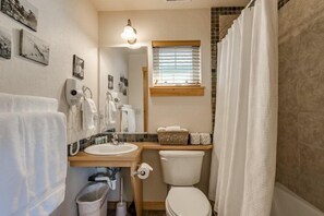 Bathroom - Seas the Moment (Sandpoint)