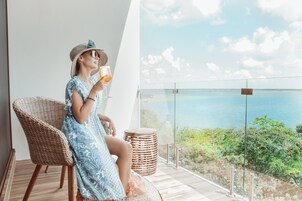 华丽套房, 按摩浴缸 | 客房内保险箱、笔记本电脑工作区、免费 WiFi、床单