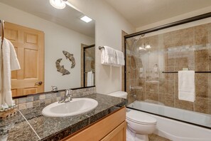Bathroom - Evergreen by the Lake (Sandpoint)
