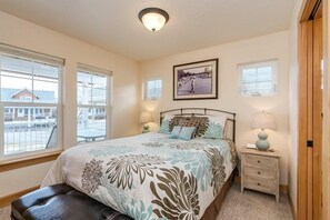 Nhà | 3 phòng ngủ, bàn, truy cập Internet không dây miễn phí 