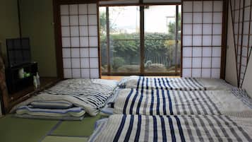 Japanese Style Room for 4 People (stay overnight without meals) Non-smoking | Blackout drapes, free WiFi, bed sheets