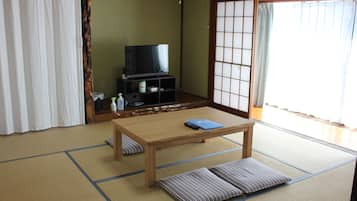 ํธ๋๋์
๋๋ฃธ, ๊ธ์ฐ (Japanese Style, 4 People, No meals) | ์๋ง ์ปคํผ, ๋ฌด๋ฃ WiFi, ์นจ๋ ์ํธ