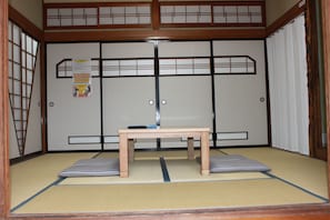 Japanese Style Room for 4 People (stay overnight without meals) Non-smoking | Blackout curtains, free WiFi, bed sheets - ROSENCAT (Sado)
