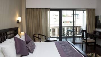 1 bedroom, Frette Italian sheets, premium bedding, down comforters