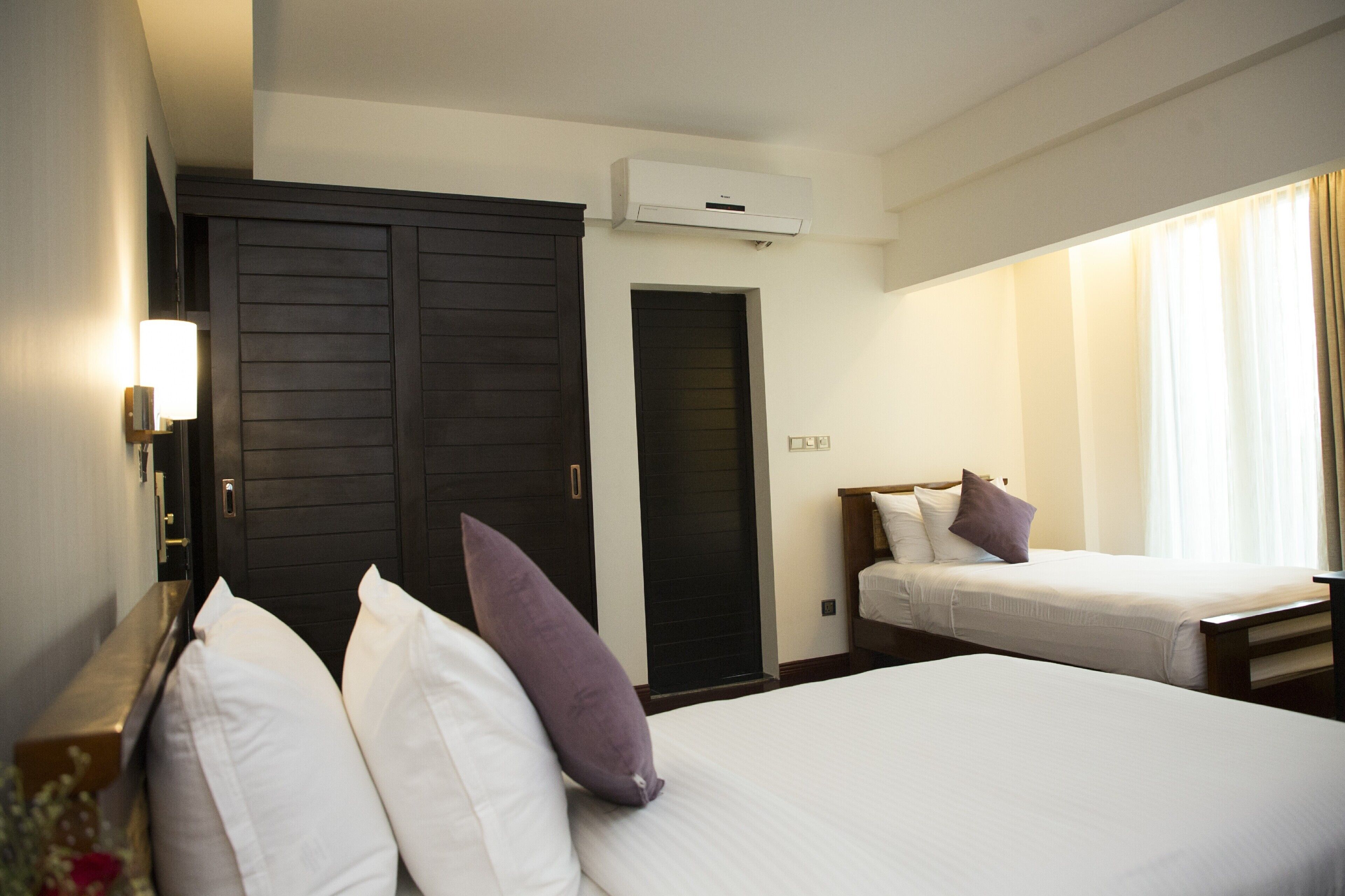 ห้องดีลักซ์, เตียงเดี่ยว 2 เตียง (Deluxe Twin Room) | ผ้าปูที่นอน Frette จากอิตาลี, เครื่องนอนระดับพรีเมียม, ผ้านวมขนเป็ด