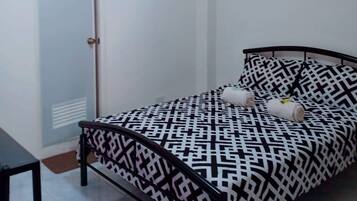 Iron/ironing board, free WiFi, bed sheets