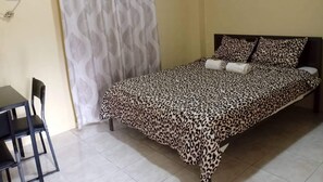 Fer et planche à repasser, Wi-Fi gratuit, draps fournis