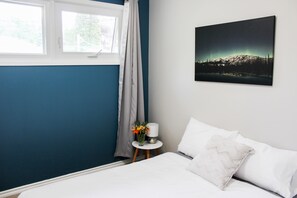 Basic House | 3 bedrooms, desk, laptop workspace, blackout curtains - Quiet Getaway 3BR Home Near Downtown (Saskatoon)