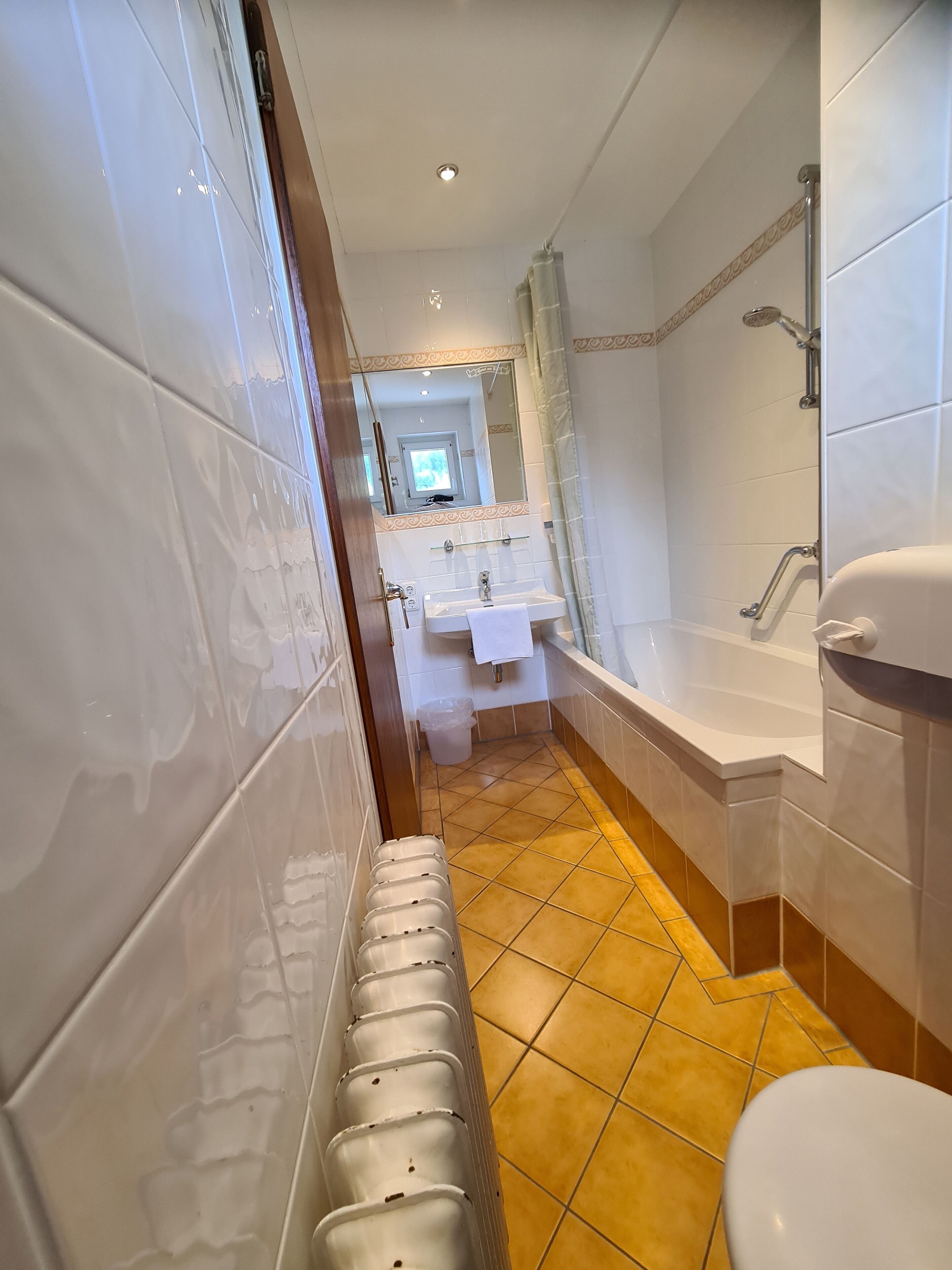 Business Triple Room, Mountain View | Bathroom