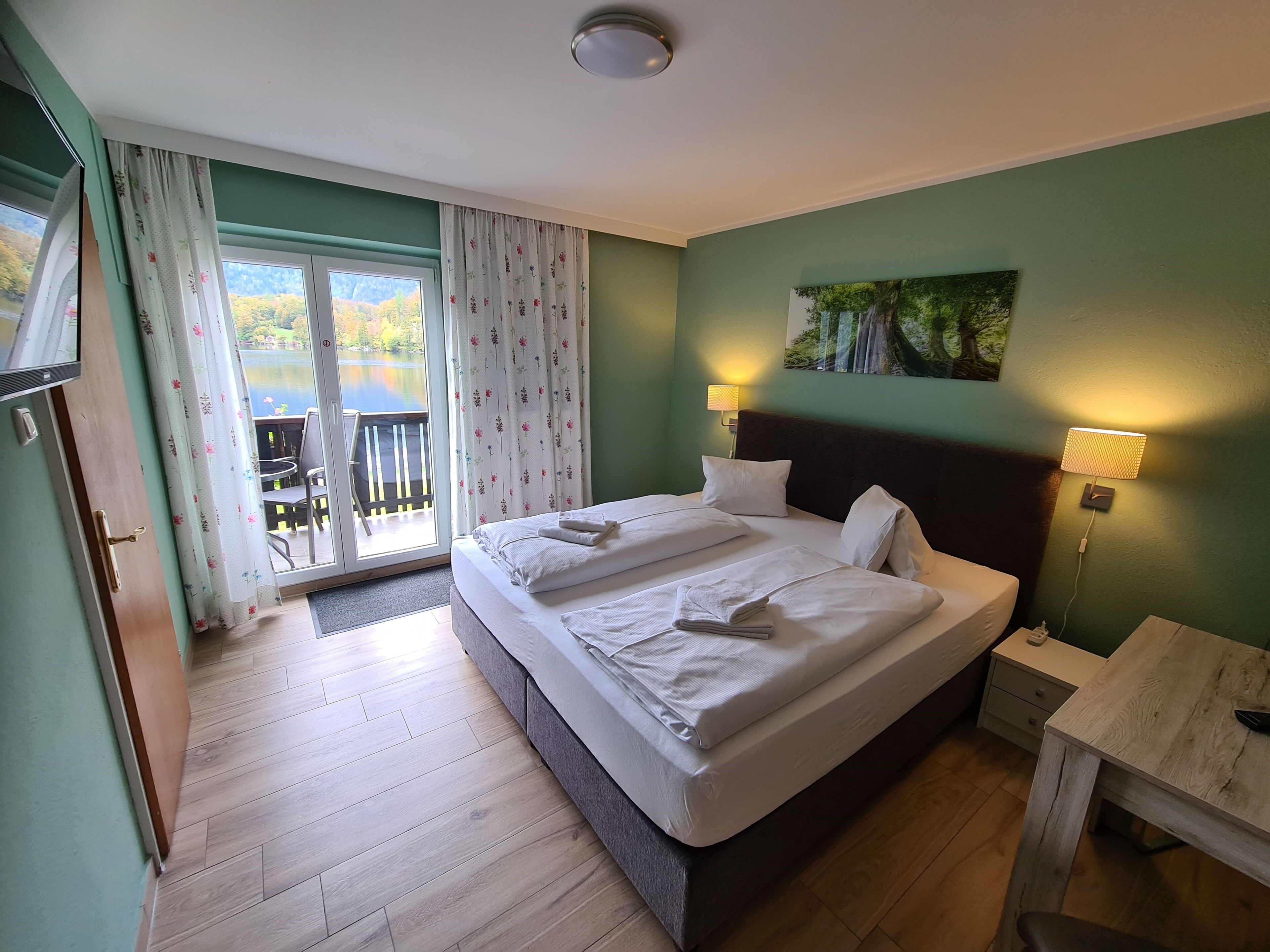 Doppelzimmer, Balkon, Seeblick | Hochwertige Bettwaren, Schreibtisch, laptopgeeigneter Arbeitsplatz