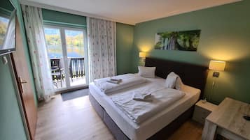 Doppelzimmer, Balkon, Seeblick | Hochwertige Bettwaren, Schreibtisch, laptopgeeigneter Arbeitsplatz