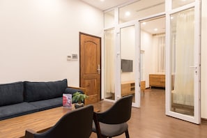 Executive Room | 1 bedroom, desk, rollaway beds, free WiFi