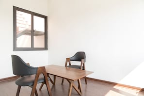 Deluxe-Doppelzimmer | 1 Schlafzimmer, Schreibtisch, Zustellbetten, kostenloses WLAN