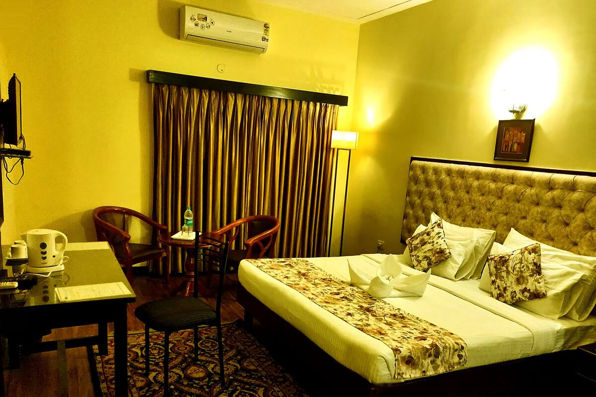 In-room safe, desk, free WiFi, wheelchair access