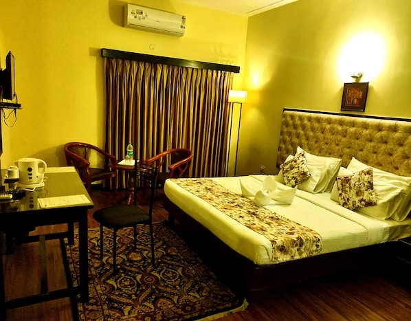 In-room safe, desk, free WiFi, wheelchair access