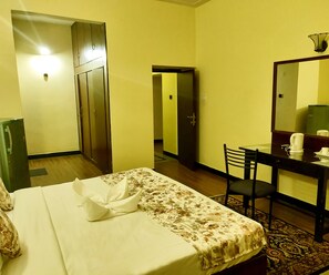 In-room safe, desk, free WiFi, wheelchair access