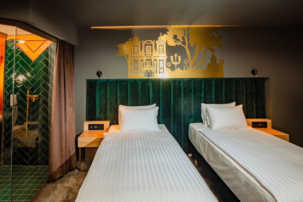 Standard Room, 2 Twin Beds | Minibar, in-room safe, desk, laptop workspace