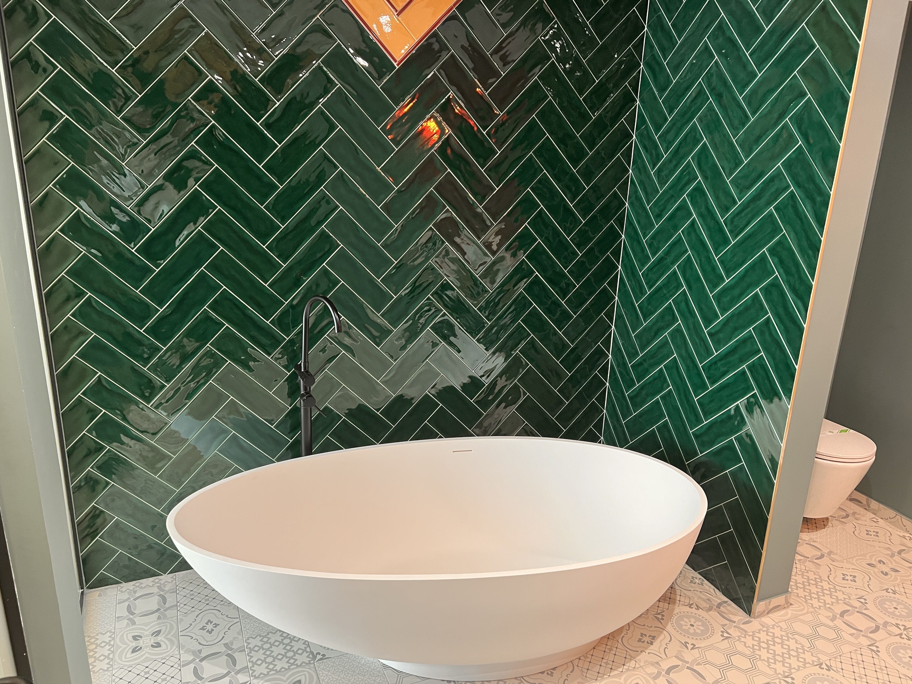 executive suite, 1 double bed with sofa bed | bathroom | shower, eco-friendly toiletries, slippers, towels