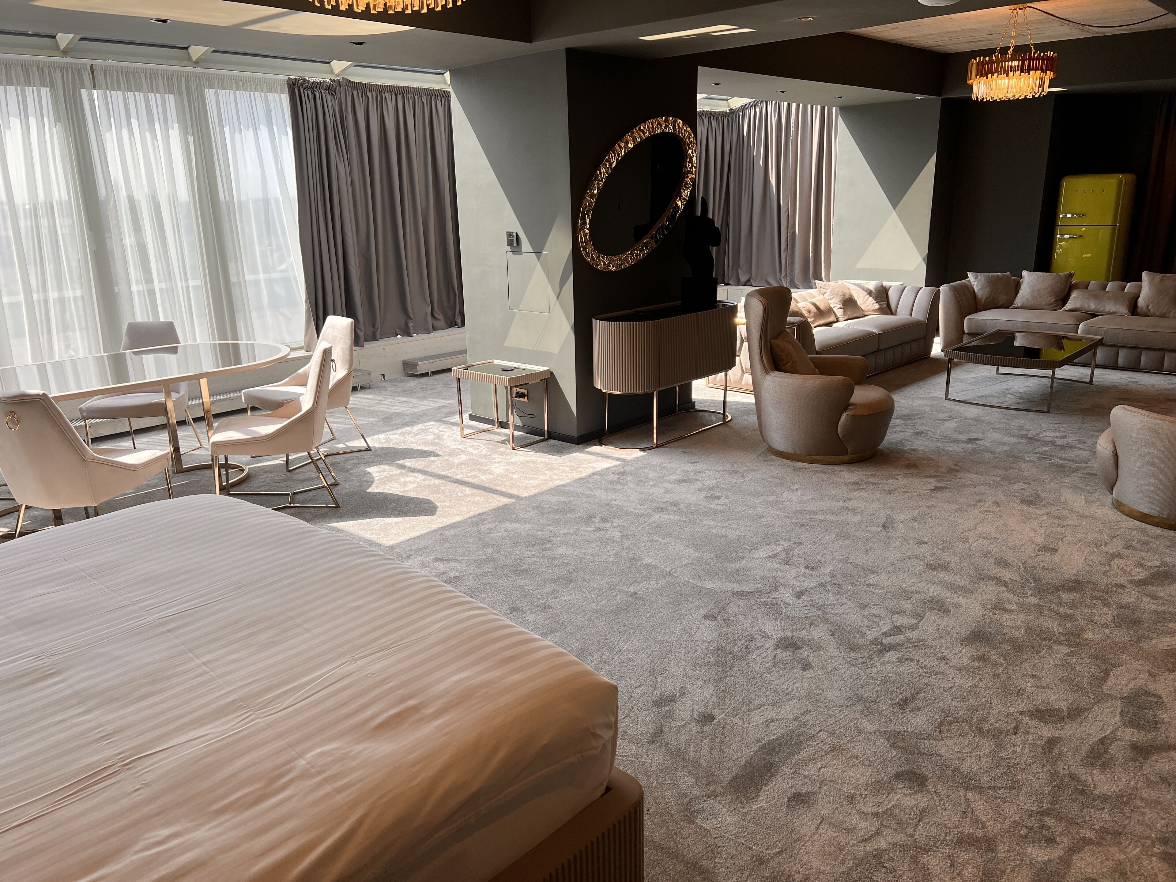 executive suite, 1 double bed with sofa bed | bathroom | shower, eco-friendly toiletries, slippers, towels