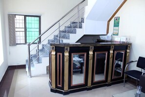 Interior entrance - EXECUTIVE PALACE HOTEL LAHORE (Lahore)