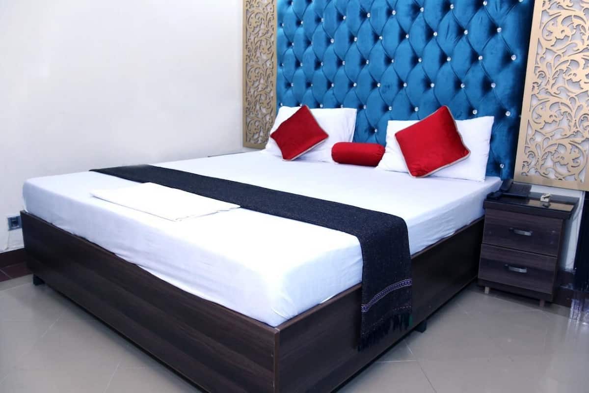 Chambre Simple Deluxe | 3 chambres, coffres-forts dans les chambres, décoration personnalisée