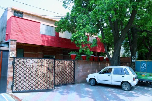 EXECUTIVE PALACE HOTEL LAHORE