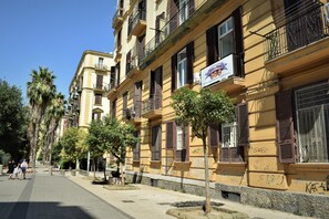 Habitación triple superior (42) | Vistas a la calle