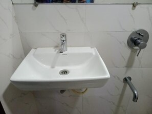 Shower, rainfall showerhead, towels