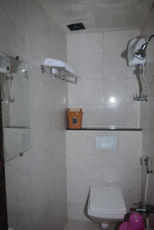 Shower, rainfall showerhead, towels