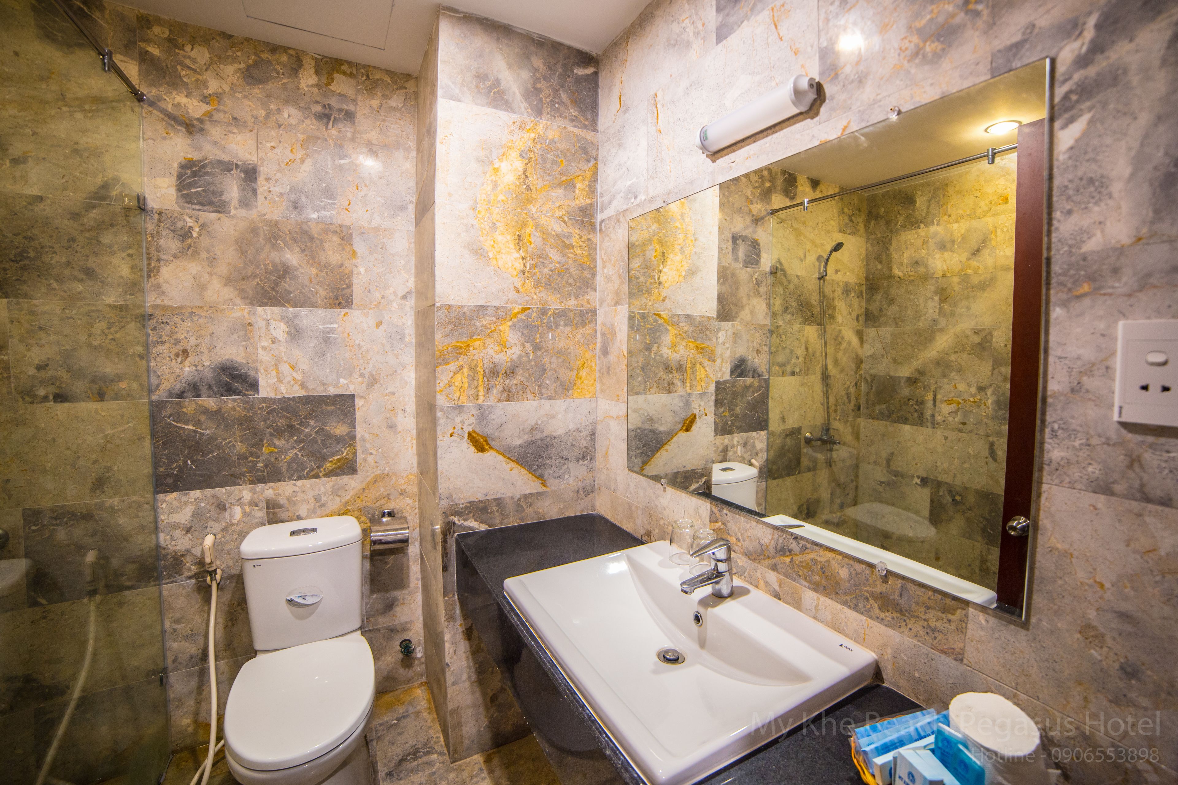 hydromassage showerhead, free toiletries, hair dryer, slippers