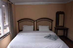 Standard Double Room | 4 bedrooms, desk, soundproofing, free WiFi - Beehive Hostel (Kathmandu)