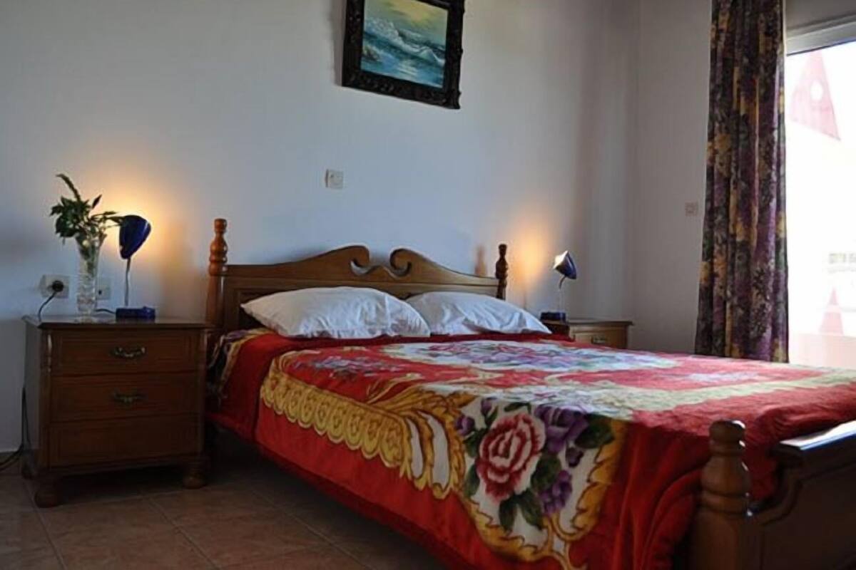 Free cots/infant beds, free WiFi, bed sheets