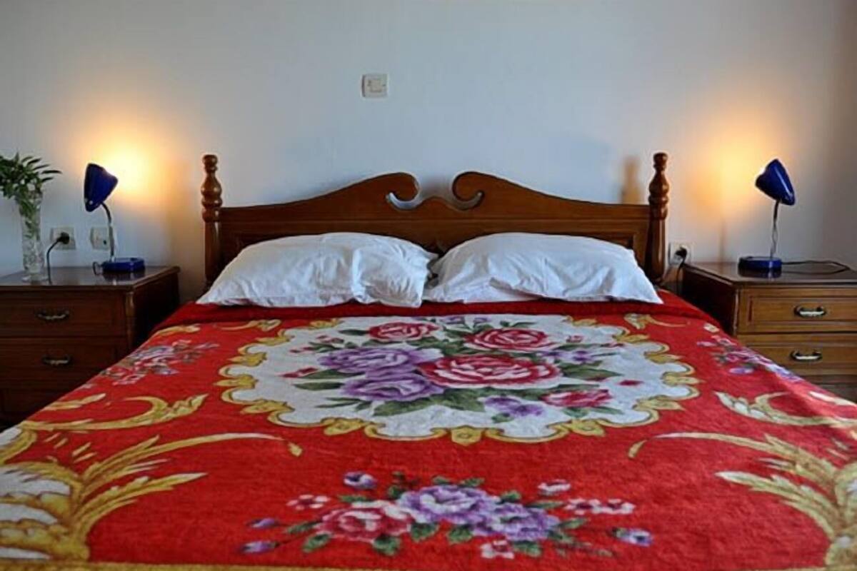 Free cots/infant beds, free WiFi, bed sheets