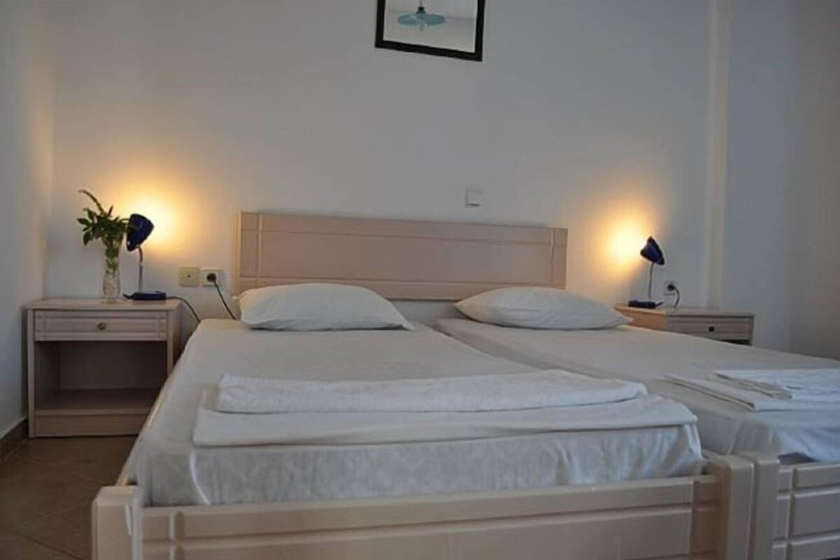 Free cots/infant beds, free WiFi, bed sheets