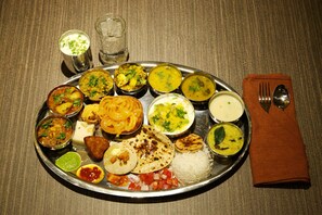 Dining - Hotel Grand Kadamba (Alto de Porvorim)