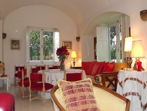 Sala de estar en el lobby