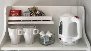 Triple Room | Coffee and/or coffee maker