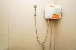 Habitación estándar doble | Ducha del cuarto de baño