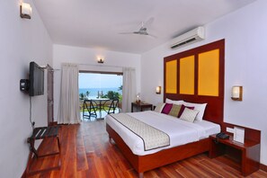 Habitación superior, 1 cama de matrimonio grande | Escritorio y espacio para trabajar con un portátil