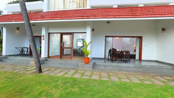 Superior Room | 1 bedroom, desk, laptop workspace, iron/ironing board