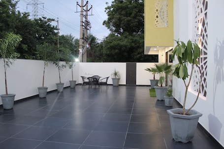 Outdoor wedding area. Hotel Sai